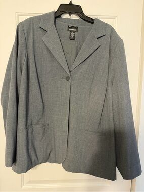Avenue Light Gray Single-Button Work Blazer